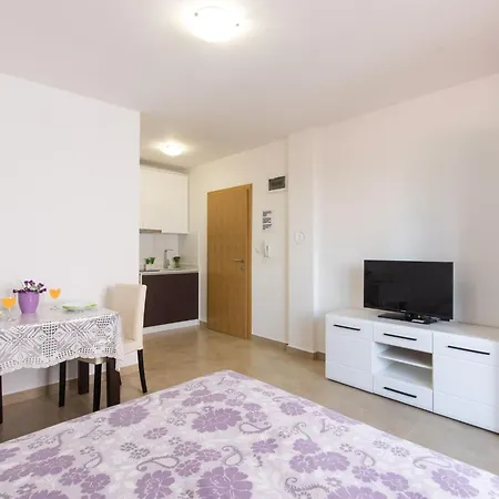 Nino 1 By Interhome Apartament Malinska